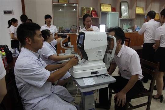 集团和安博最新app_安博（中国）
公司组织员工开展爱眼健康检查